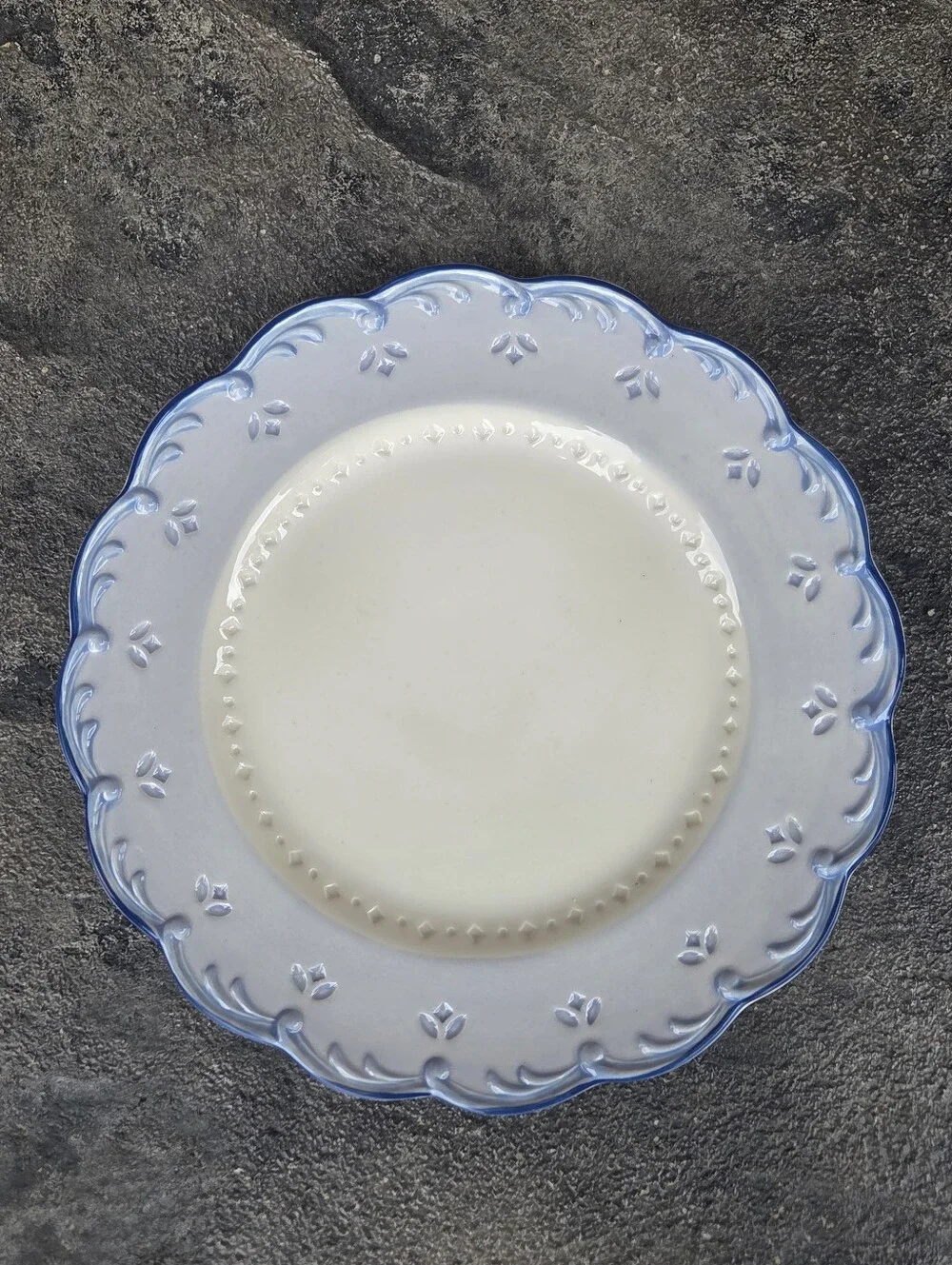 Lenox Chelsea Fair By Louise Le Luyer Plates with Blue Scalloped Trim - Set of 2